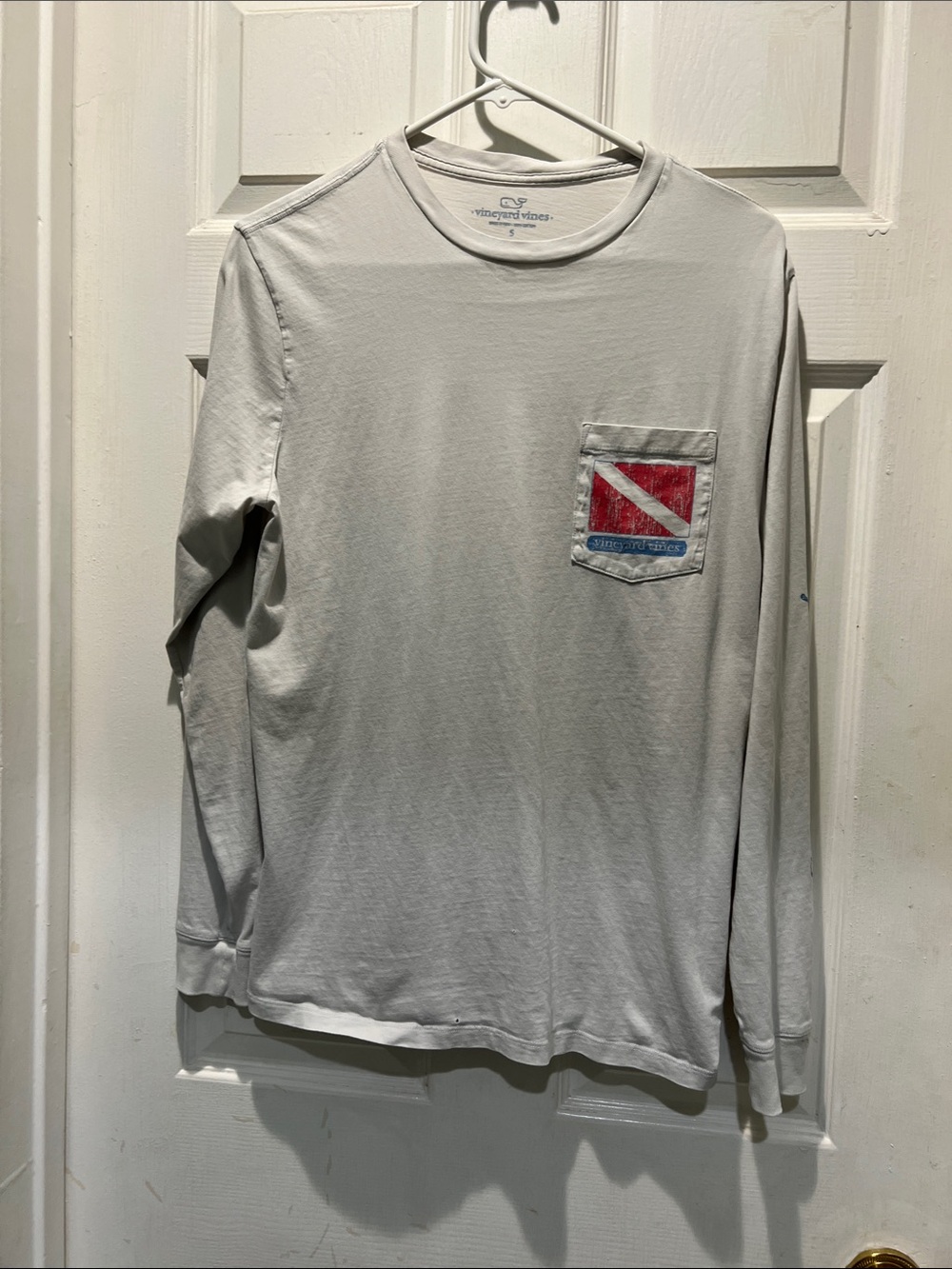 Vineyard Vines Cream Long-Sleeve Pocket Tee with Red Dive Flag